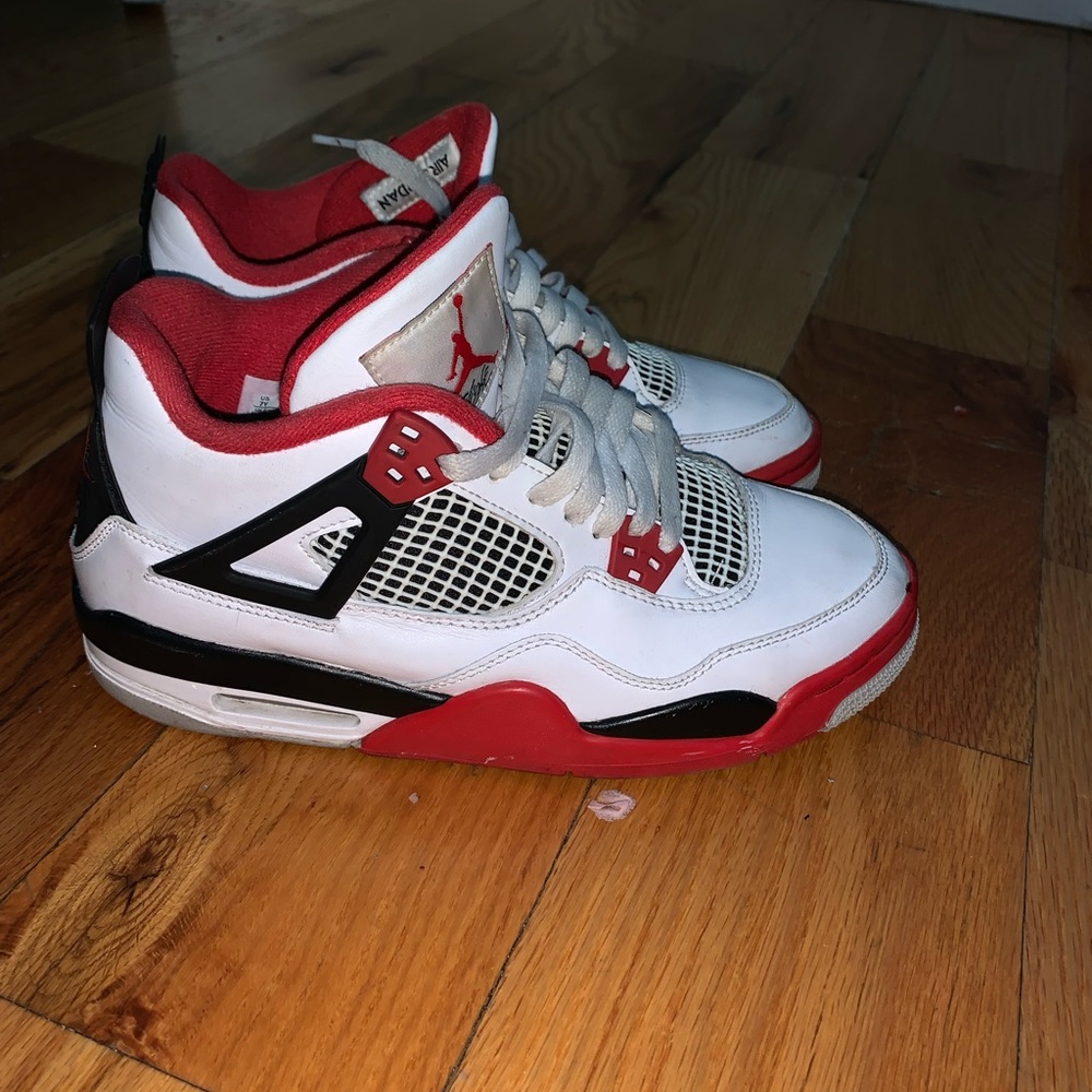 Air jordan 4’s “fire red”